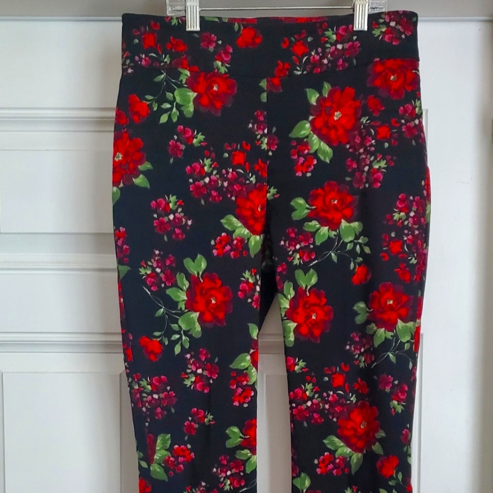 Printed Pull On Pants in size Medium